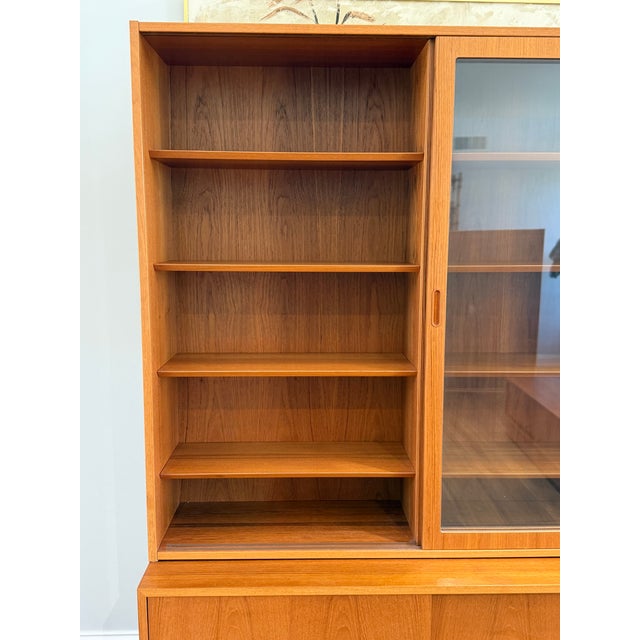 Wood Mid 20th Century Danish Modern Teak Bookcase & Display Cabinet by Poul Hundevad With Sliding Glass Doors For Sale - Image 7 of 10