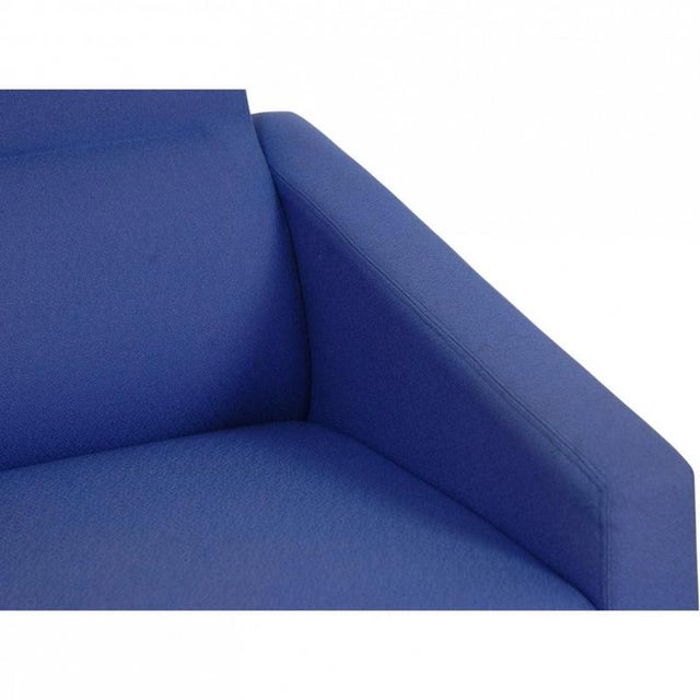 Model 3301 Lounge Chair in Blue Fabric by Arne Jacobsen, 1997 For Sale - Image 4 of 18