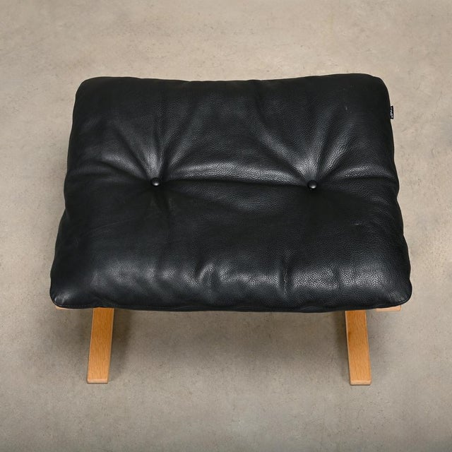 Set of Vintage Siesta Lounge Chair and Ottoman in Naturel Oak and Black Leather by Ingmar Relling for Westnofa, 2000s For Sale - Image 18 of 18