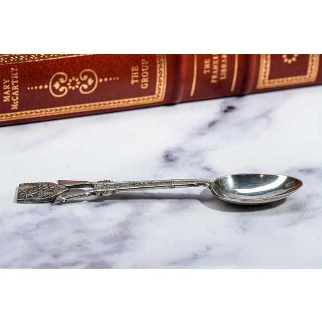 Metal Nice Hunting Shotgun Armorial Coat of Arms Trophy Antique Sterling Silver Spoon With Leather Presentation Box For Sale - Image 7 of 12