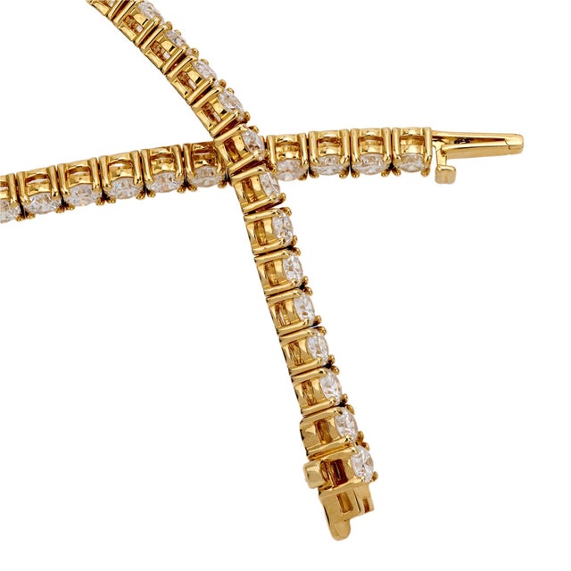 Contemporary 6.89 Carat Total Weight Diamond 14k Yellow Gold Tennis Bracelet For Sale - Image 3 of 3