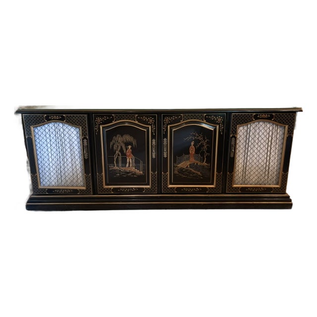 Mid 20th Century Chinoiserie Black Lacquer Buffet Sideboard With Hand-Painted Asian Motif For Sale