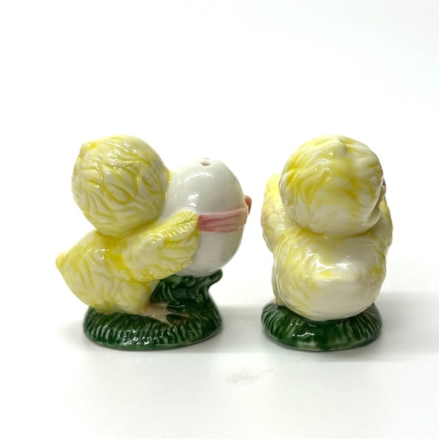 Mid 20th Century Spring Chickens Ceramic Salt & Pepper Shakers For Sale - Image 5 of 7