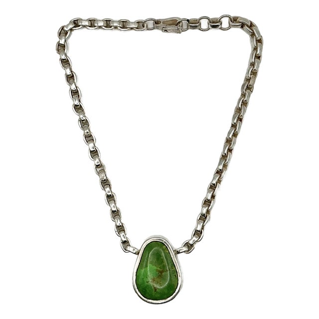 1980s Vintage Southwestern Navajo Americana Carico Lake Sterling & Green Turquoise Pendant Necklace For Sale