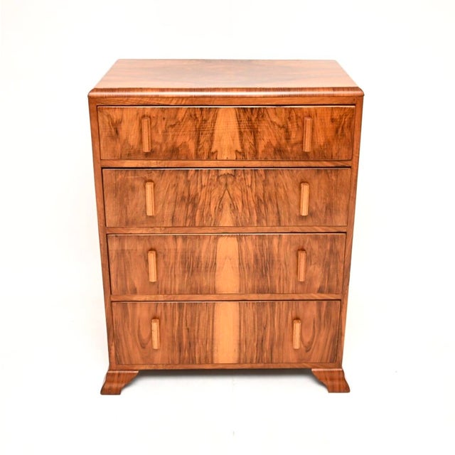 A stunning Art Deco figured walnut chest of drawers, this was made in England and dates from the 1930’s. It is a useful...