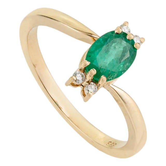 14k Yellow Gold Oval-Cut Natural Emerald & Diamond Promise Ring Size 5.5 For Sale