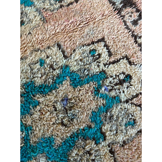 Moroccan Artist 1980s Mid-Century Moroccan Moroccan Boujad Wool Rug For Sale - Image 4 of 7