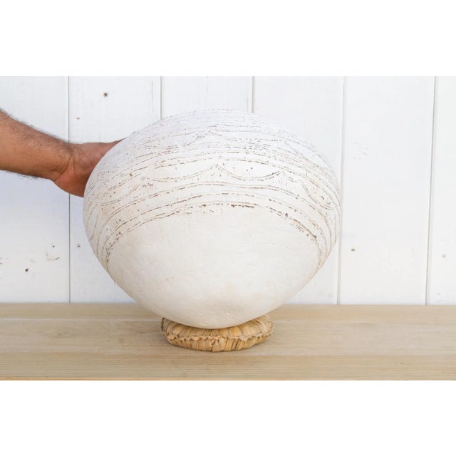 Antique African Terracotta White Nupe Pot For Sale In Los Angeles - Image 6 of 9