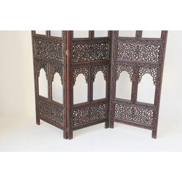 Anglo-Indian Mughal Hardwood Three-Panel Screen For Sale - Image 4 of 13