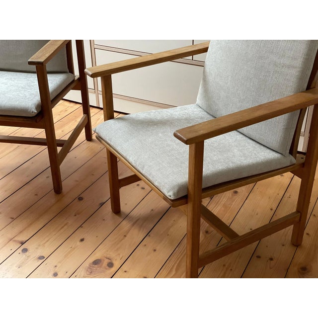 Mid-Century Danish Type 2257 Easy Chairs by Børge Mogensen for Fredericia, Set of 2 For Sale - Image 9 of 11