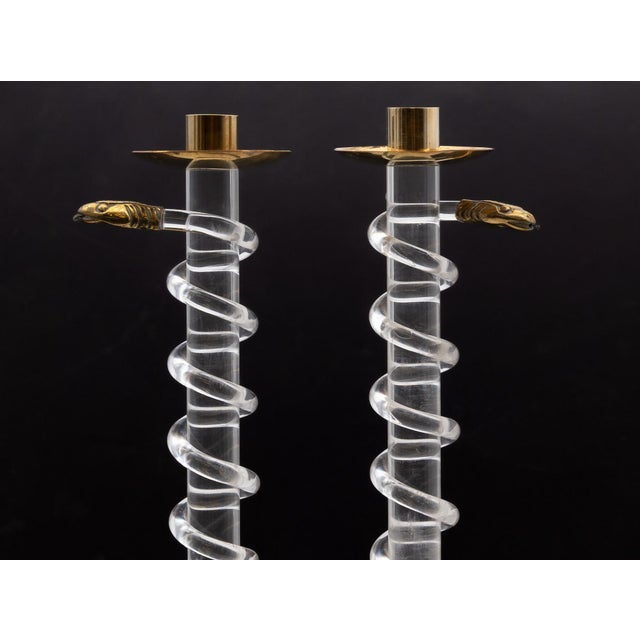 Mid-Century Modern Acrylic and Brass Serpent Snake Candlesticks by Alessandro Albrizzi, 1970s, Set of 2 For Sale - Image 3 of 12