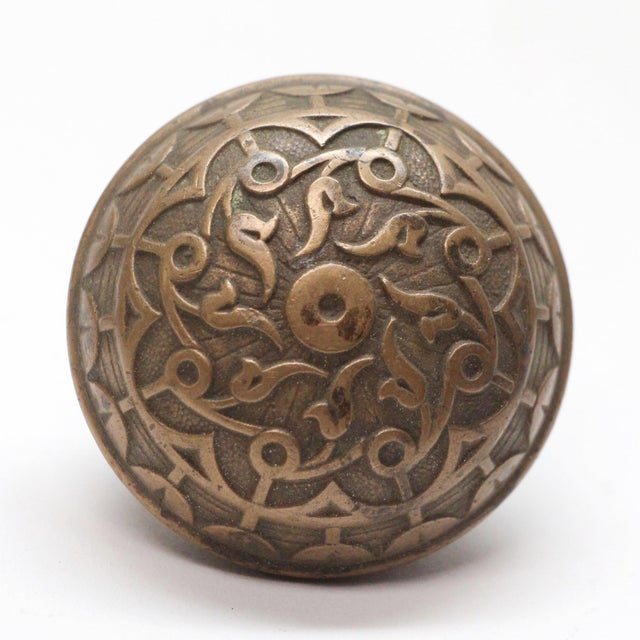 This Vernacular style eight fold brass passage door knob was made by Norwalk in the 1882 catalog. It is part of the...