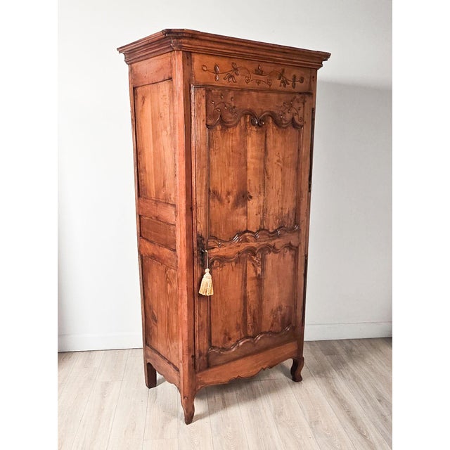 A cherry French bonnetière, circa 1820.