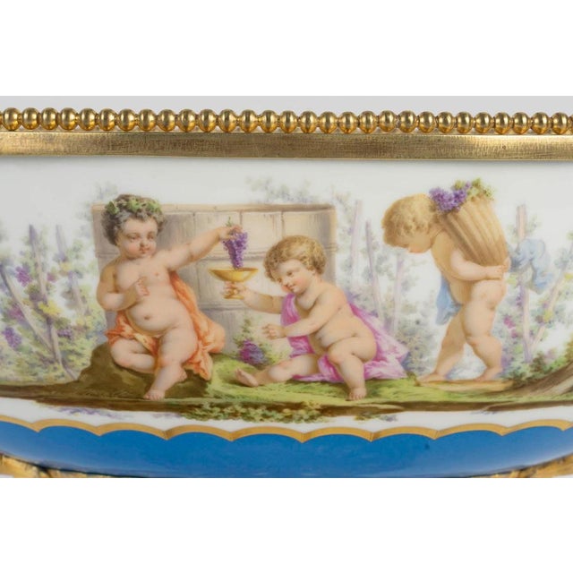 Centerpiece Bowl in Paris Porcelain and Gilt Bronze, 19th Century For Sale - Image 3 of 12