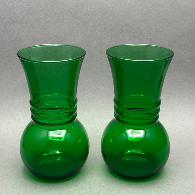 Mid-Century Modern Vintage Pair of MCM Anchor Hocking Forest Green Ribbed Vases For Sale - Image 3 of 7