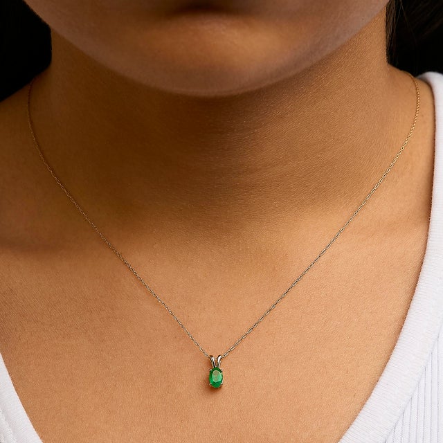 14K Yellow Gold Oval Green Emerald Solitaire Pendant Necklace - 18" Inches For Sale - Image 4 of 5