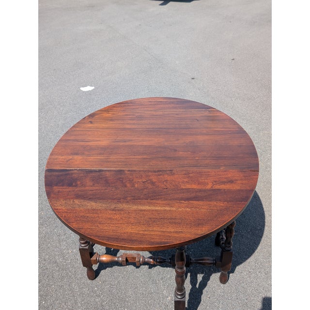Brown Early 20th Century English Mahogany William and Mary Style Gateleg Drop-Leaf Table With Turned Legs For Sale - Image 8 of 9