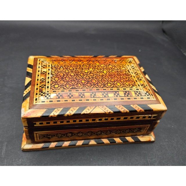Vintage 1980s Moroccan Marquetry Mother of Pearl Trinket Jewelry Table Box For Sale - Image 9 of 9