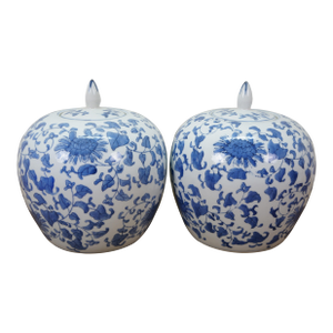 Pair of Chinese Blue White Porcelain Chrysanthemum Ginger Jars Mantle Urns 9"