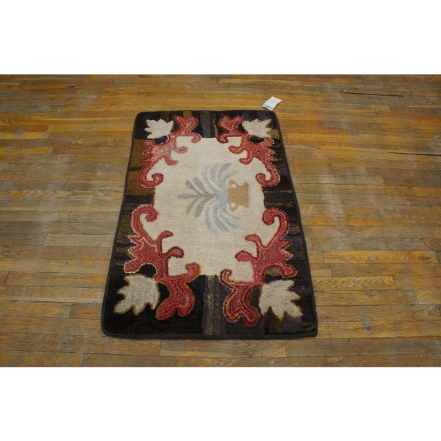 Late 19th Century 1890s White Medallion Folk Art Antique American Hooked Rug 2'5" X 4'0" Handknotted Wool Carpet For Sale - Image 5 of 8
