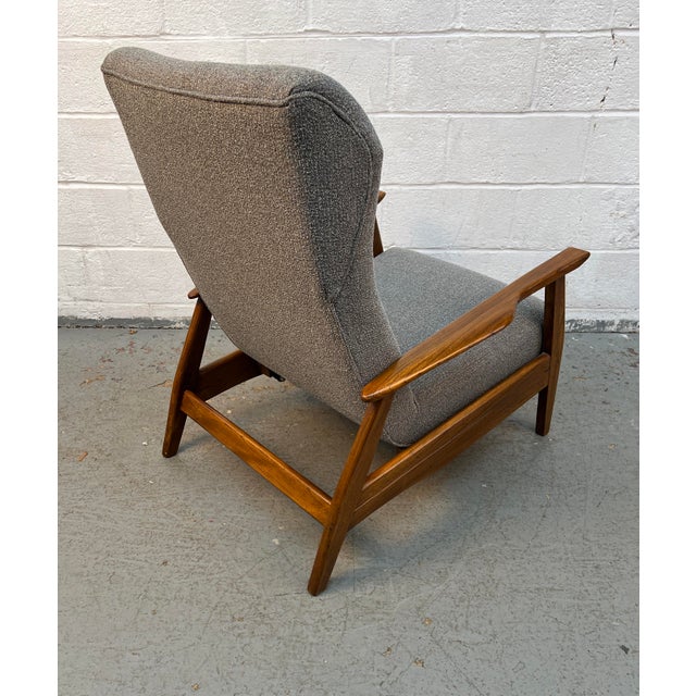 Mid-Century Scandinavian Style Walnut Reclining Lounge Chair For Sale In New York - Image 6 of 12