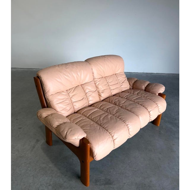 Vintage 1970’s Norwegian 2 seat sofa loveseat by Ekornes, the ‘Montana’ model. Sculptural solid teak frame with pale peach...