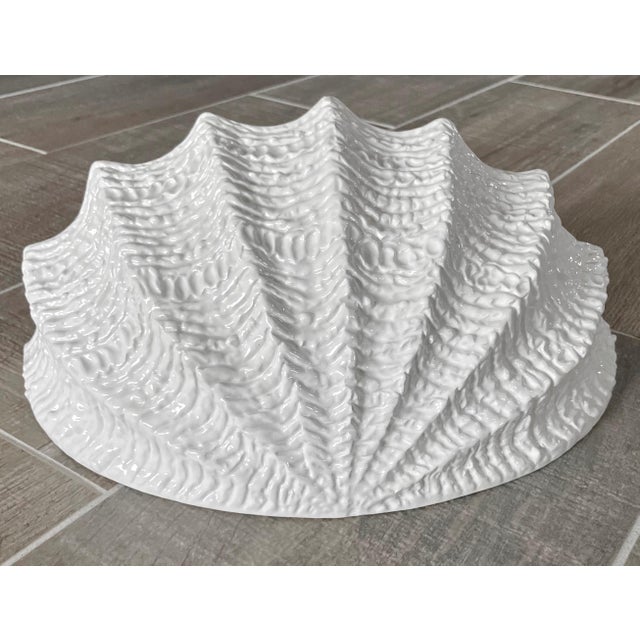 Italian Circa 1980 Palm Beach Chic Italian Creamware Shell-Shaped Wall Pocket in the Manner of Mario Bellini For Sale - Image 3 of 18