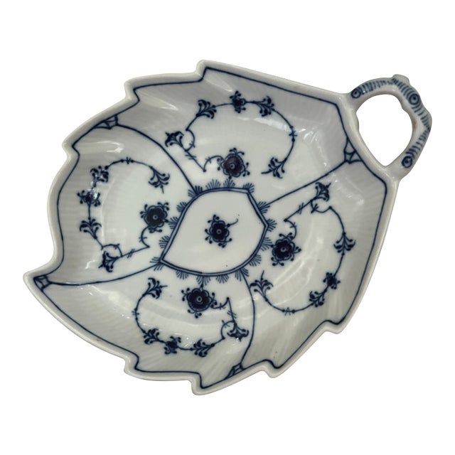 Early 20th Century Royal Copenhagen Blue Fluted Royal Copenhagen Half Lace Leaf Platter Plate No 1/144 For Sale