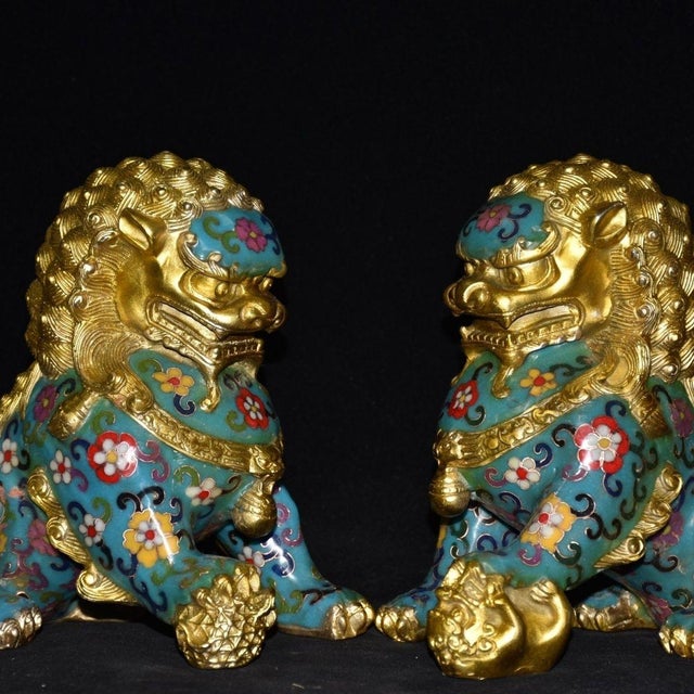 Traditional Pair of Vintage Cloisonné Gilt Bronze Guardian Lion Statues With Turquoise Enamel For Sale - Image 3 of 11