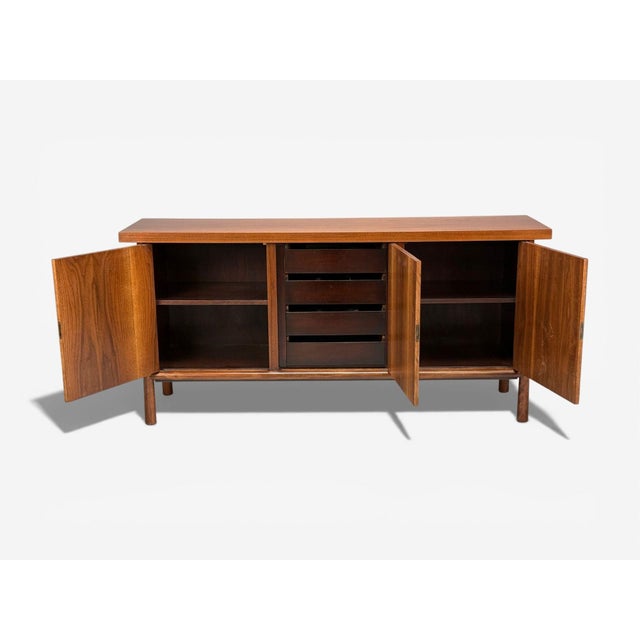 t.h. Robsjohn Gibbings, Sideboard, Walnut, Usa, 1960s For Sale - Image 11 of 14