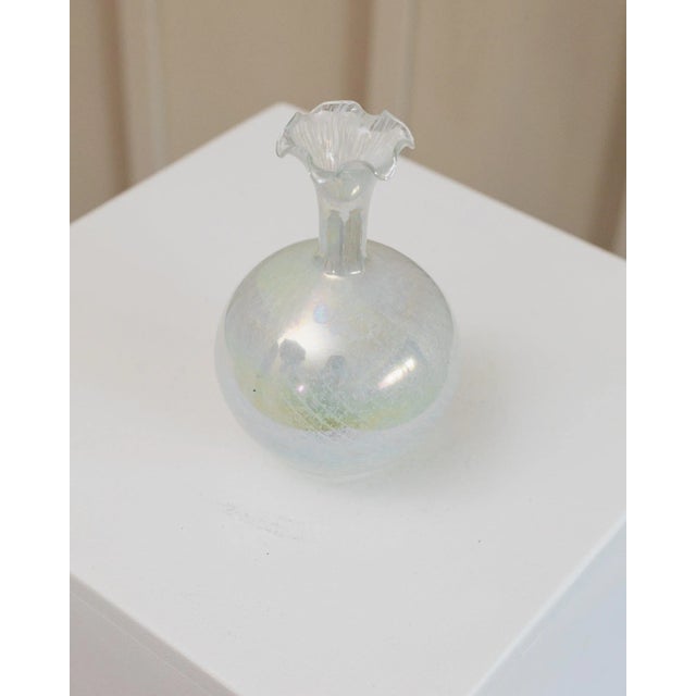 Discover the rare and iridescent Murano glass vase. The Fenton vase is small and extremely decorative. A real piece of...