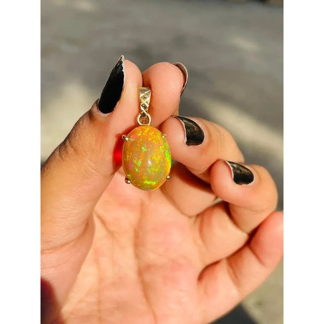 Metal Opal October Birthstone Pendant in 18k Gold, 7.1ct Oval Cut Gemstone For Sale - Image 7 of 12