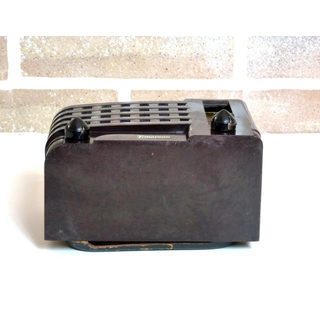 Mid-Century Modern Brown Model 540 Radio from Emerson, USA, 1940 For Sale - Image 3 of 6