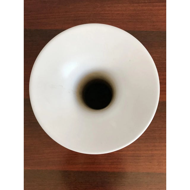 Mid-Century Modern White Ceramic Vase by Franco Bucci, Pesaro, 1970s For Sale - Image 3 of 6