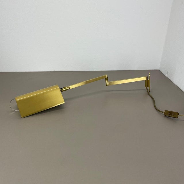 Large Swing Arm Brass & Acrylic Glass Wall Light in the style of Stilnovo, Italy, 1970s For Sale - Image 4 of 18