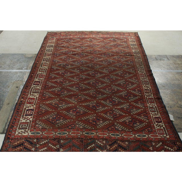 Hand-knotted in fine quality wool for textural strength and aesthetic appeal, this 6x10 Yamut relishes the extravagance of...