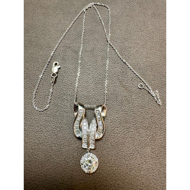 The School of Paris Vintage 2.55 Ct Diamond Solitaire Diamond 0.90 Ct Pendant in 14 K White Gold For Sale - Image 3 of 18