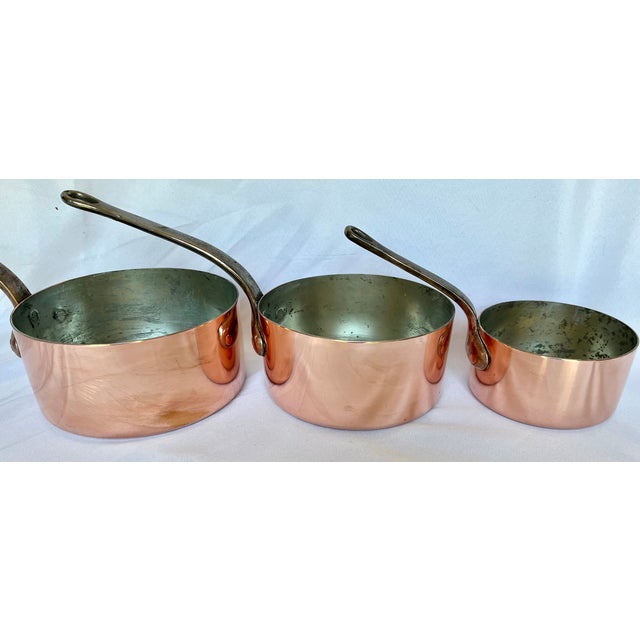 French Vintage French Copper Saucepans - Set of 3 For Sale - Image 3 of 12