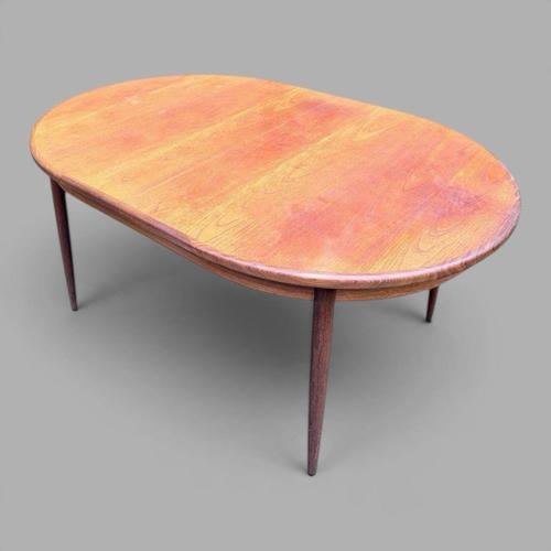 Mid-Century Oval Extending Teak Dining Table from G-Plan For Sale - Image 4 of 9