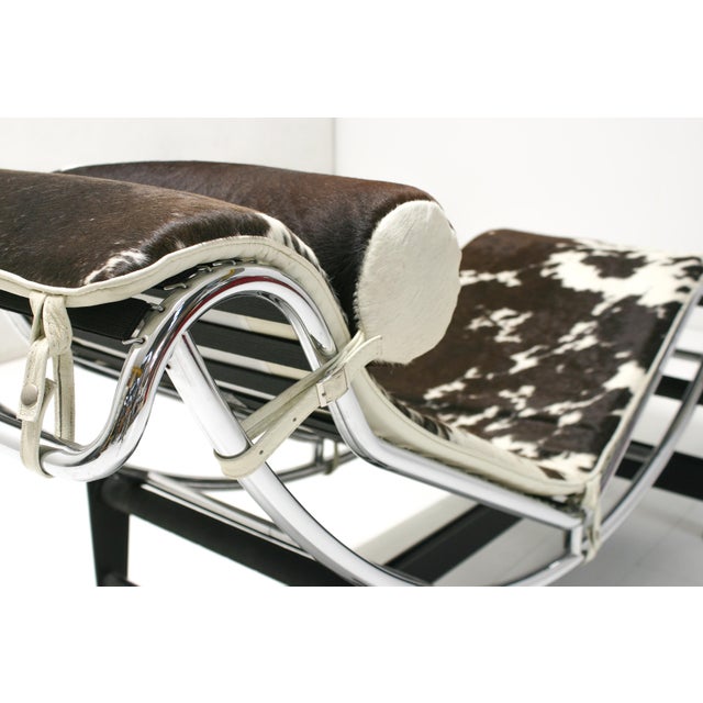 LC4 Chaise Longue by Charlotte Perriand & Le Corbusier for Cassina, 1970s For Sale - Image 5 of 10