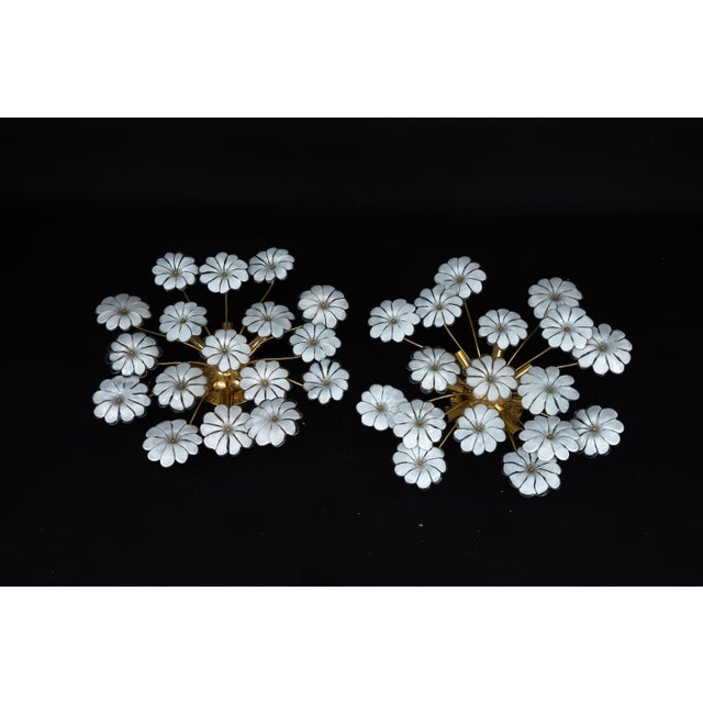 Elegant floral design with white Murano glass petals and gilt metal structure. A refined Italian piece with a soft organic...