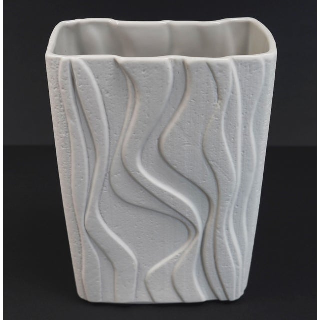 Ceramic White Porcelain Vase Model 2086 with Matte Glaze Op Art Wave Relief Decor by Heinrich, 1960s For Sale - Image 7 of 11