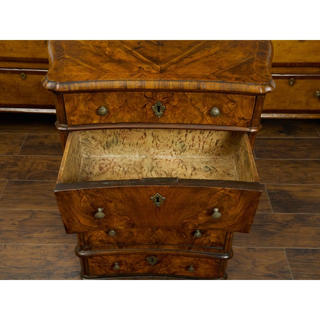 Petite Italian 1820s Walnut Five-Drawer Commode with Butterfly Veneer For Sale In Atlanta - Image 6 of 10