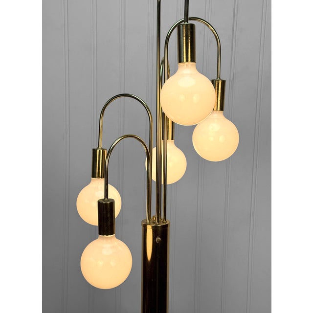 Vintage 1970s Hollywood Regency Waterfall Brass Orb Table Lamp For Sale - Image 4 of 8