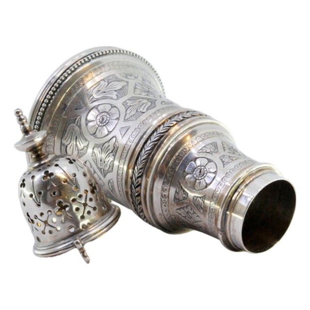 Silver Sprinkler with Chiseled Acanthus Flowers For Sale