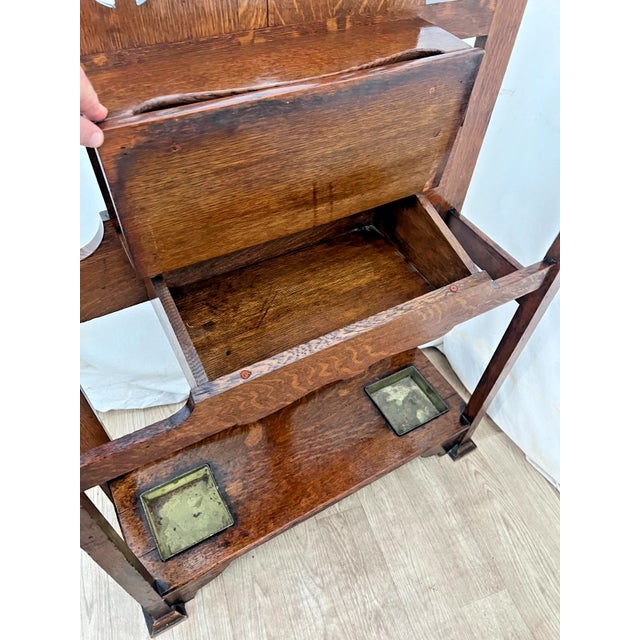 1900 - 1909 Early 20th Century English Arts & Crafts Quarter-Sawn Oak Hall Tree With Mirror and Umbrella Stand For Sale - Image 5 of 13