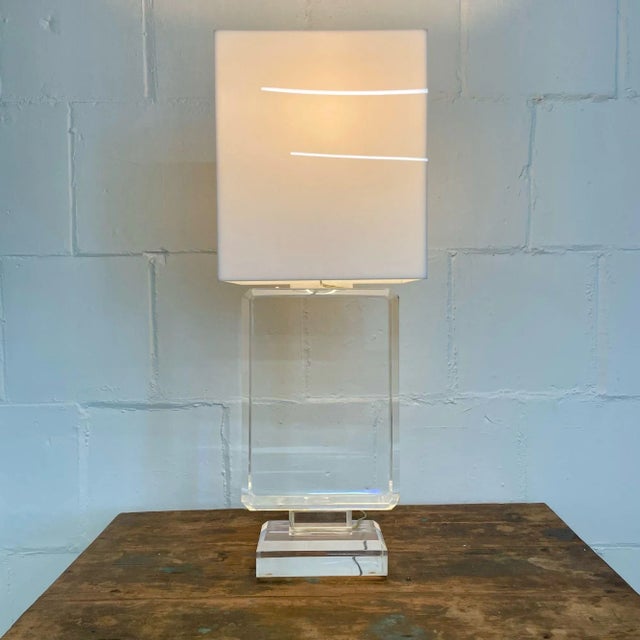 Single Lucite and Brass Mid-Century Modern Art Deco Style Table / Desk Lamp For Sale - Image 13 of 13