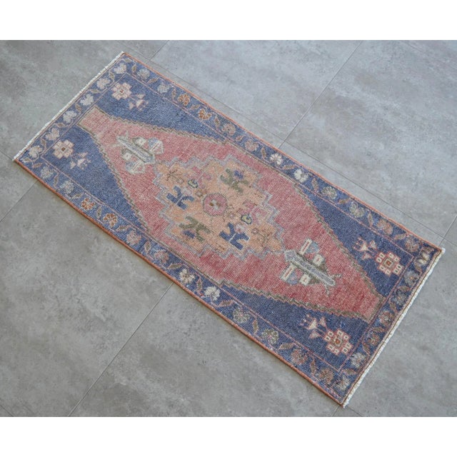 Dimensions: 18" x 43" or 1 ft 7 in × 3 ft 7 in Material : Wool on cotton. Background color: Rose Age: About 40-50 years...