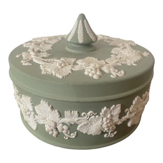 Vintage Wedgwood Green Jasperware Round Trinket Box With Lid For Sale
