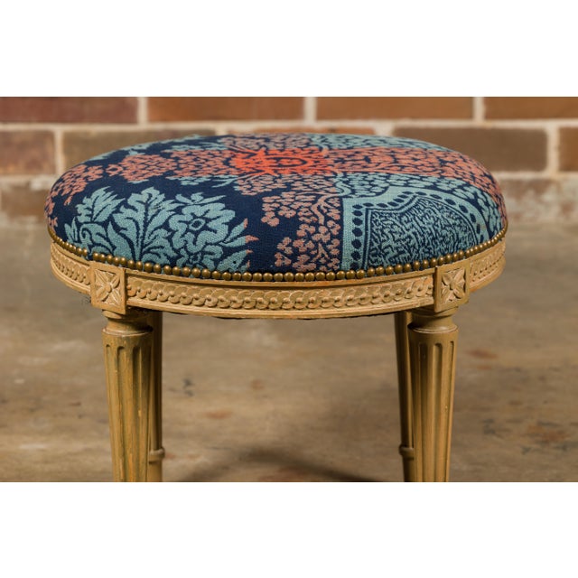 French Neoclassical Style 1920s Painted Stool with Carved Apron and Fluted Legs For Sale - Image 11 of 12
